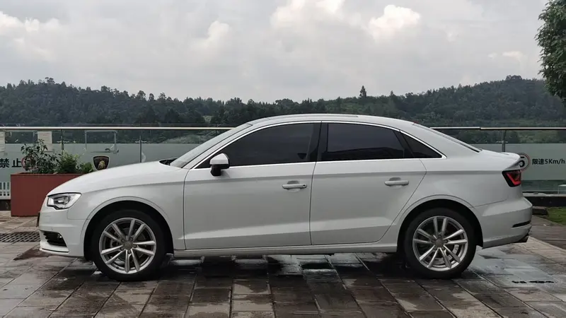 Audi A3 Limousine 35 TFSI — фото 4