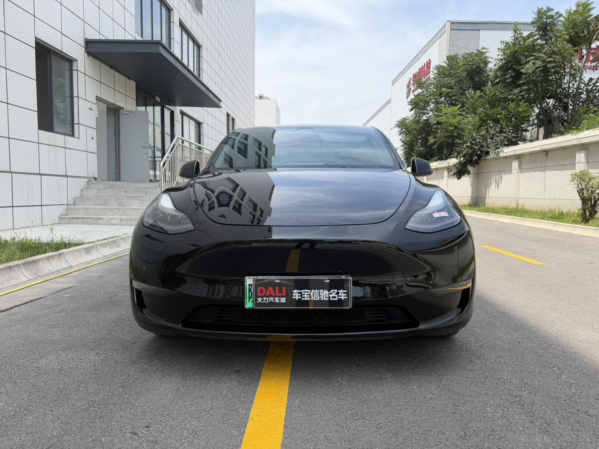 Tesla Model Y: фотография 2 из 21