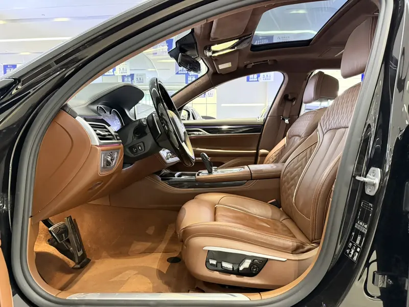 BMW 7 Series — фото 12