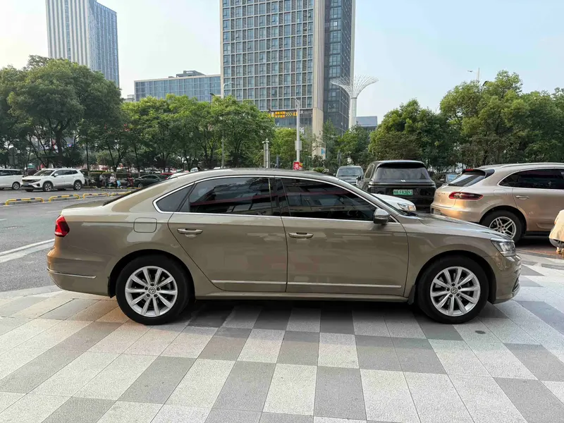 Volkswagen Passat — фото 5