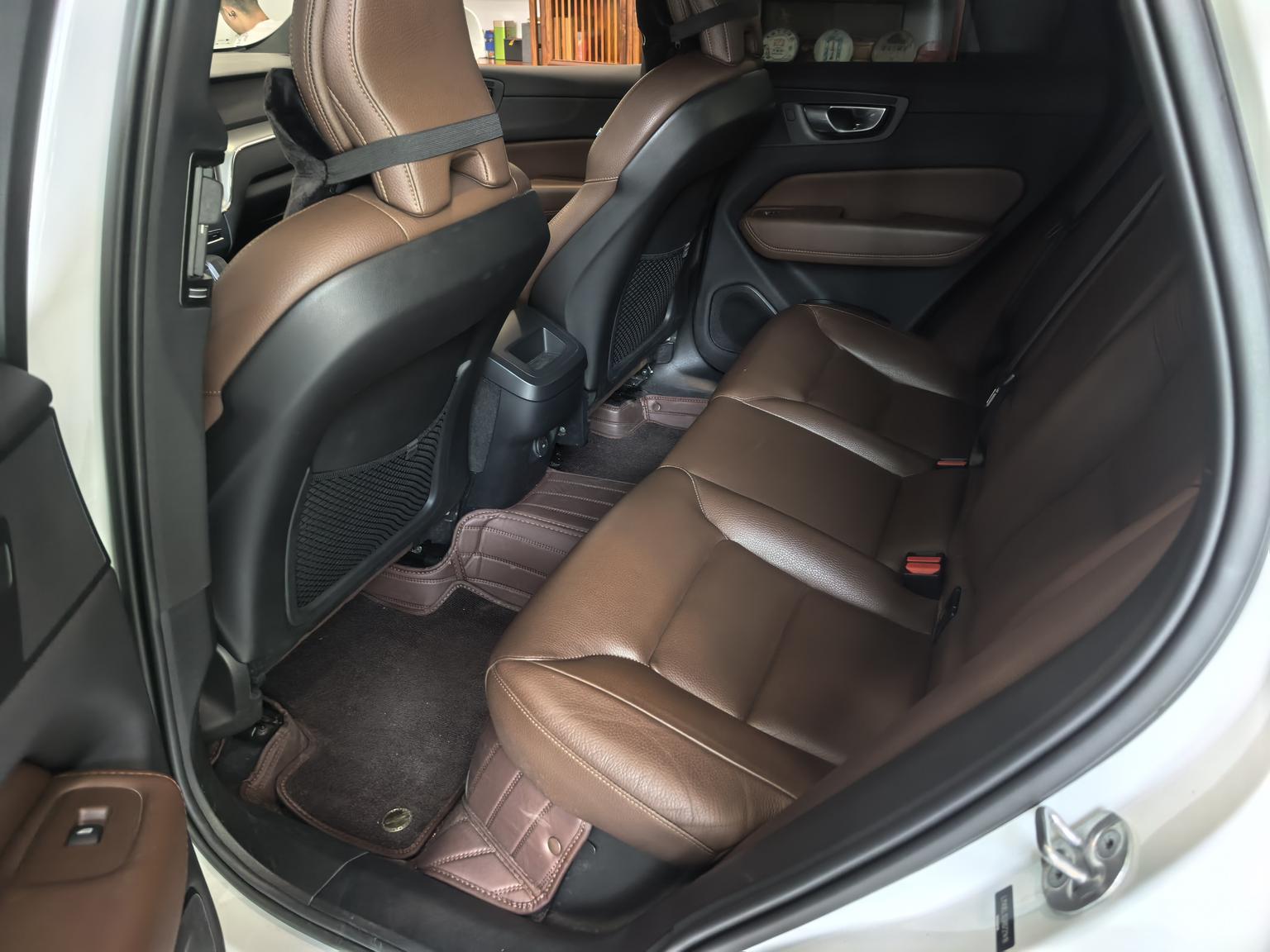 Volvo XC60: фотография 6 из 13