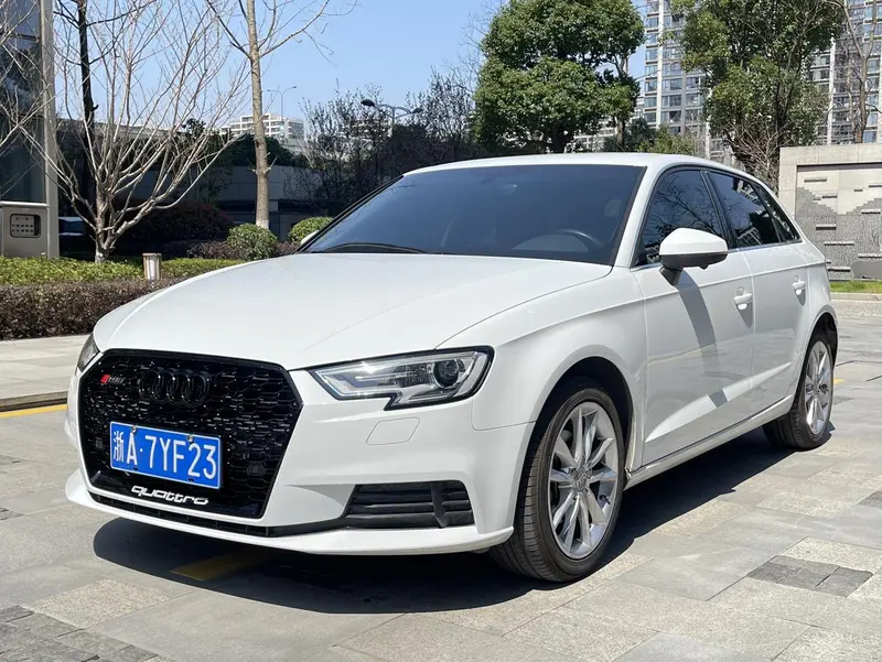 Audi A3 — фото 1