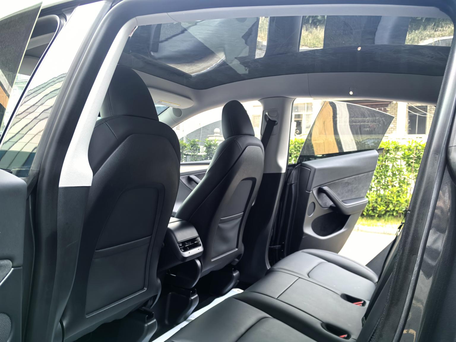 Tesla Model Y: фотография 17 из 18