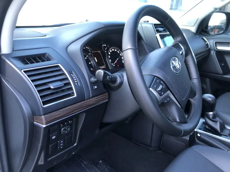 Toyota Prado — фото 12