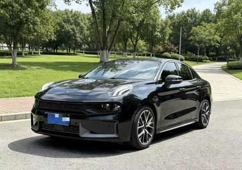 Lynk & Co 03