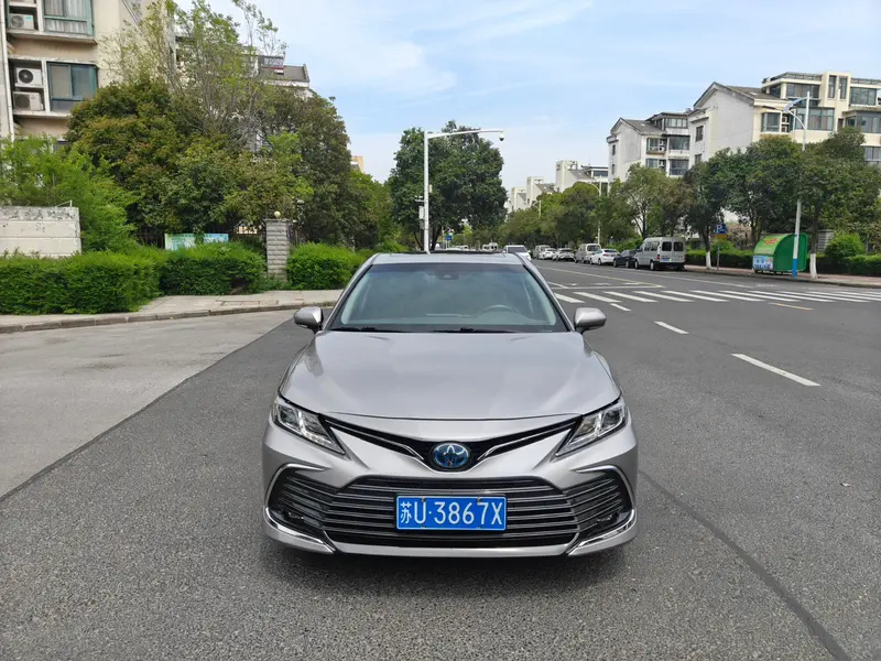 Toyota Camry — фото 2