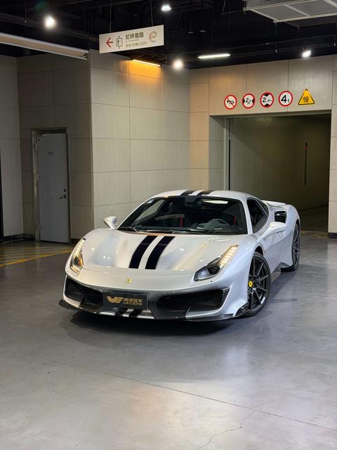 Ferrari 488, 2018 год