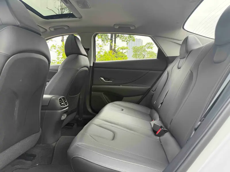 Hyundai Elantra — фото 14
