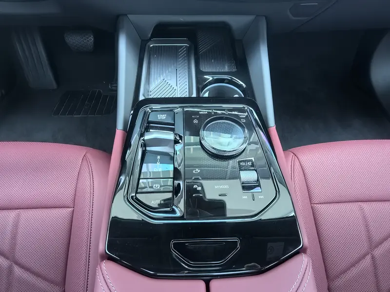 BMW i5 eDrive35L M спортпакет — фото 10
