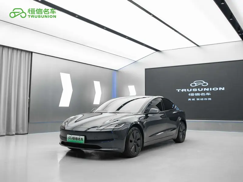 Tesla Model 3 — фото 1