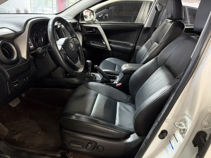 Toyota RAV4 — фото 12