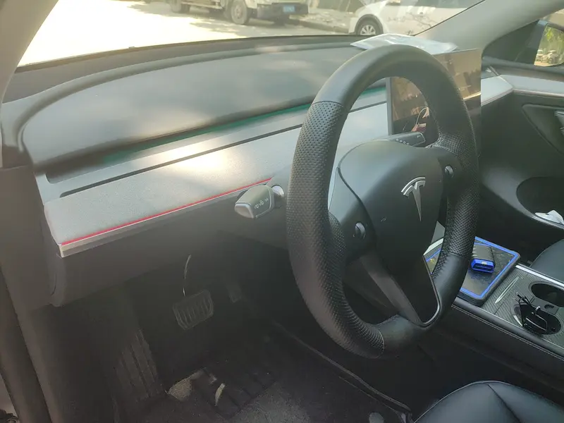 Tesla Model Y — фото 13