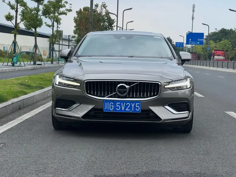 Volvo S 60 T 4 Luxury — фото 2