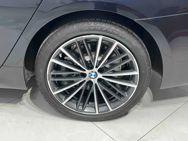 BMW 5 Series — фото 9