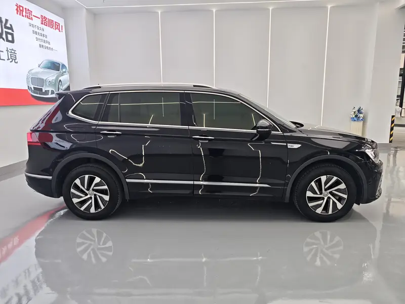 Volkswagen Tiguan L — фото 7
