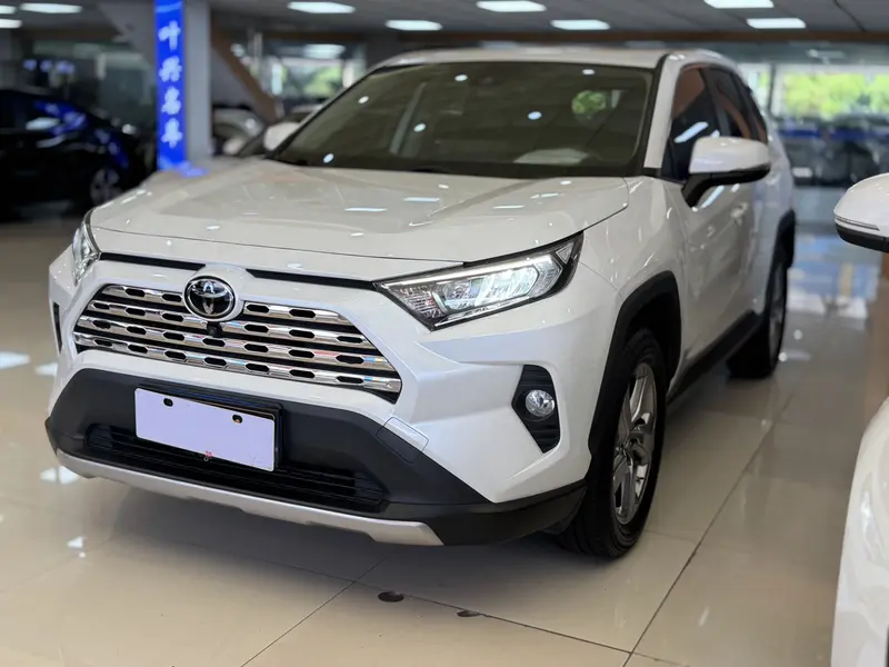 Toyota RAV4 — фото 1