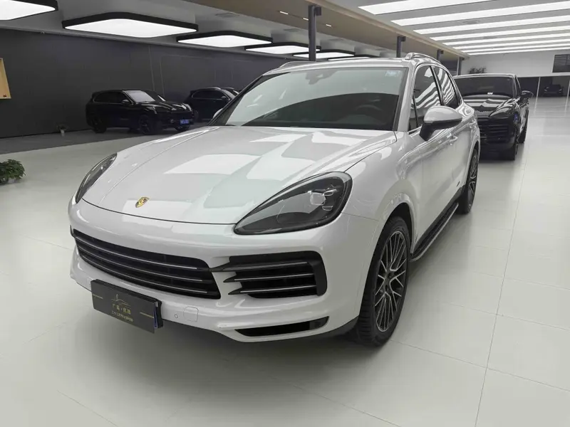 Porsche Cayenne — фото 1