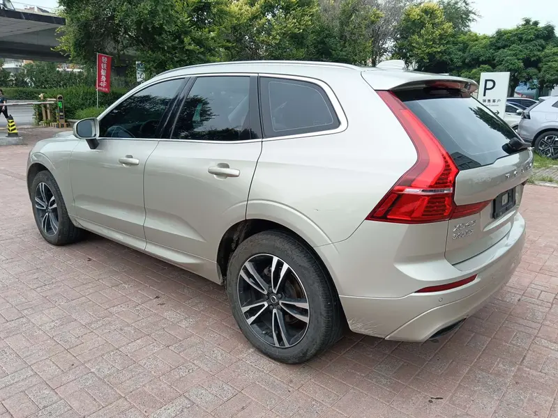 Volvo XC60 — фото 4