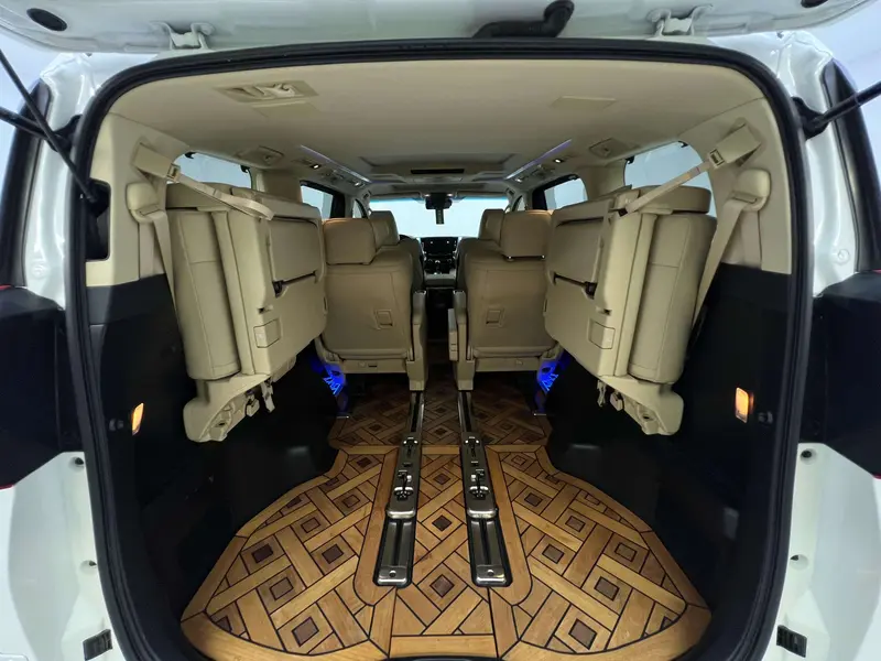 Toyota Alphard — фото 18