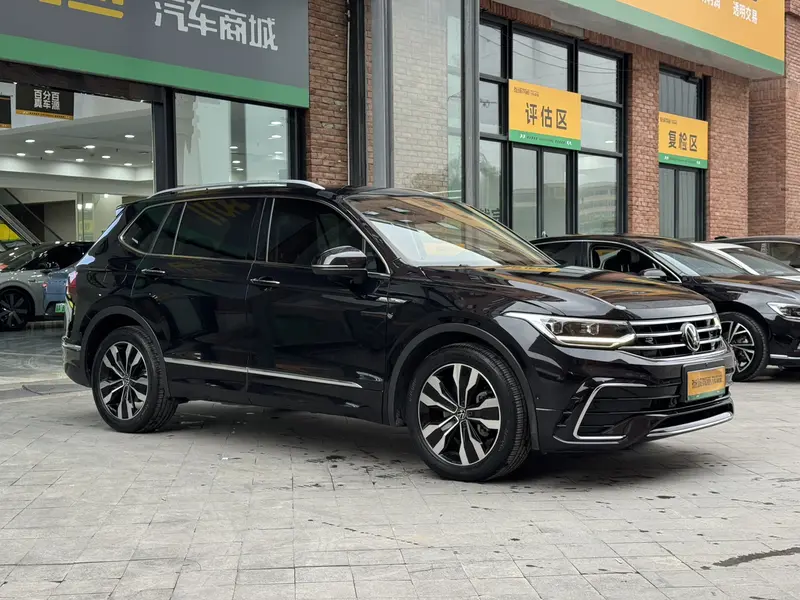 Volkswagen Tiguan L — фото 3