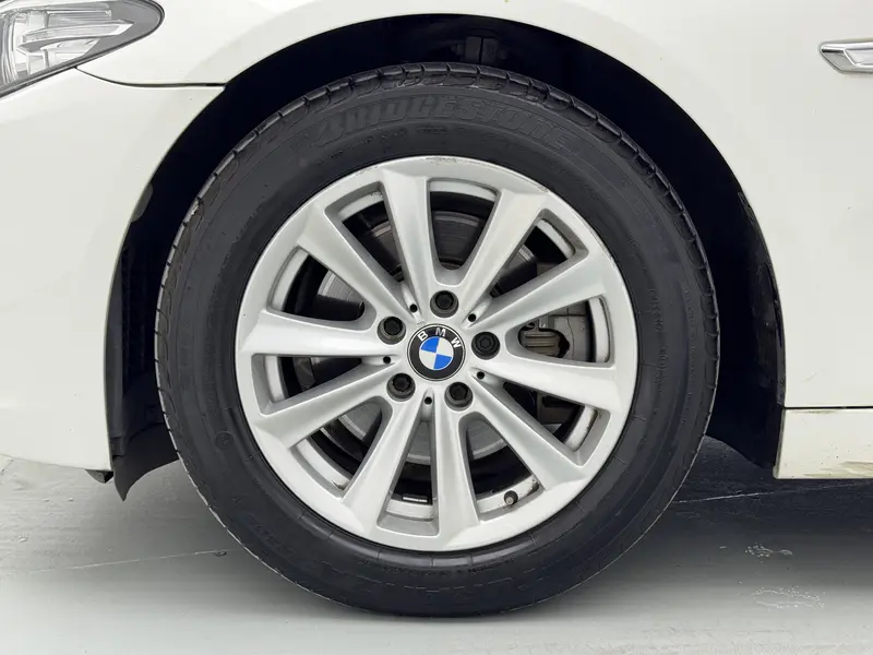 BMW 5 Series — фото 4