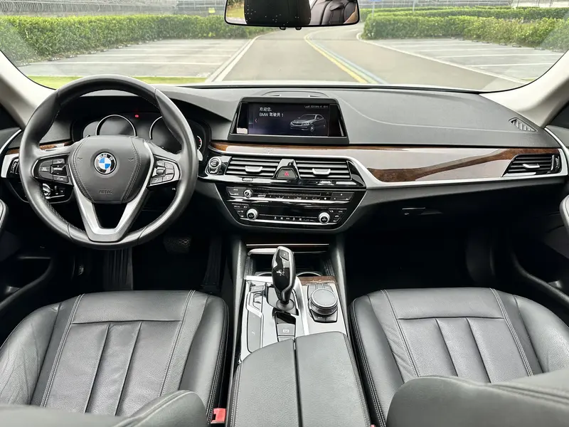 BMW 5 Series — фото 9