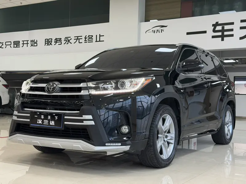 Toyota Highlander — фото 1