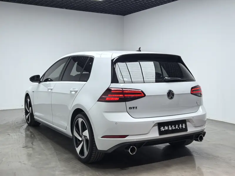 Volkswagen Golf GTI — фото 4