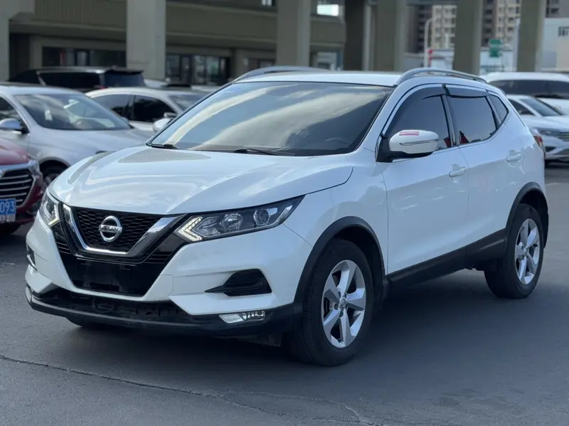 Nissan Qashqai — фото 1