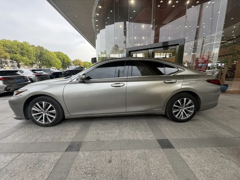Lexus ES — фото 4