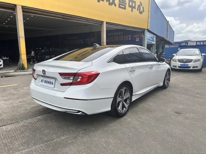 Honda Accord — фото 7