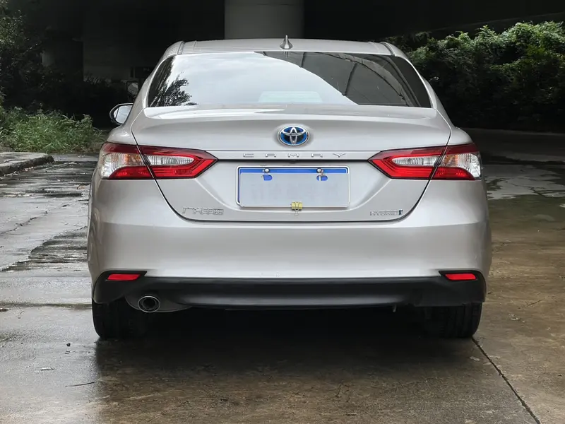 Toyota Camry — фото 6