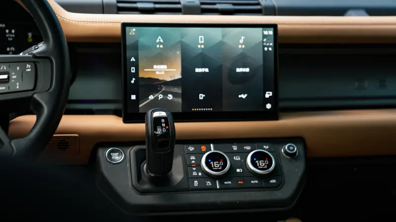 Land Rover Defender — фото 10