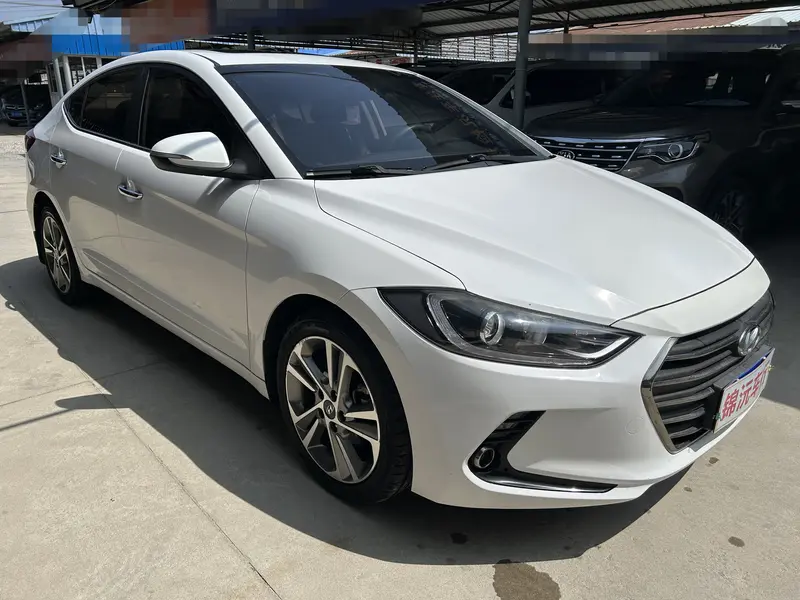 Hyundai Elantra — фото 3