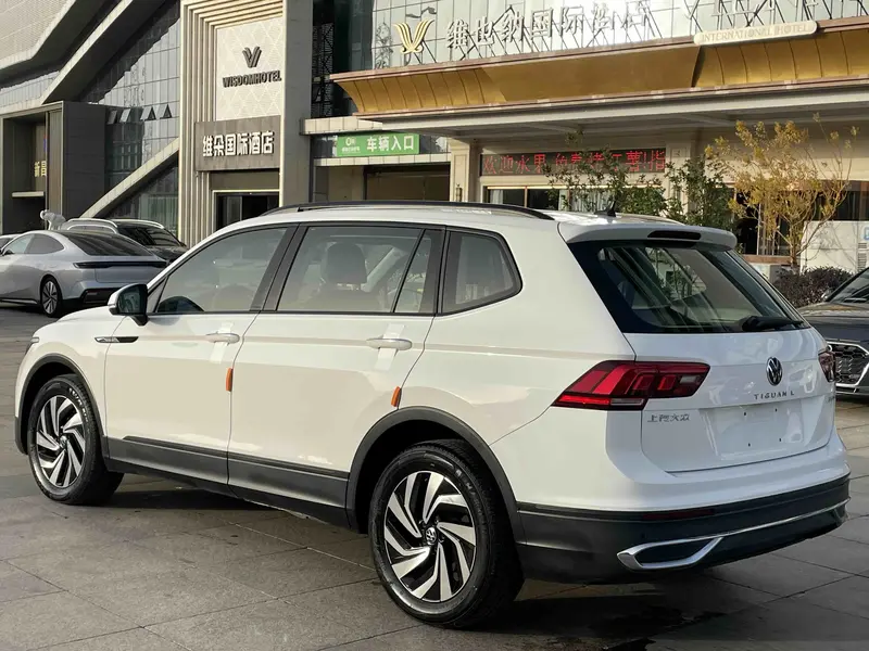 Volkswagen Tiguan L — фото 5