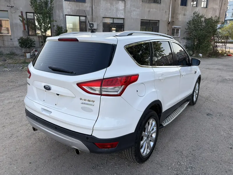 Ford Kuga — фото 6