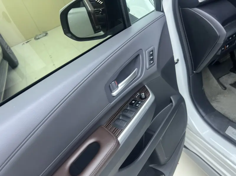 Toyota Granvia — фото 7
