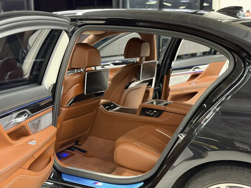 BMW 7 Series — фото 11