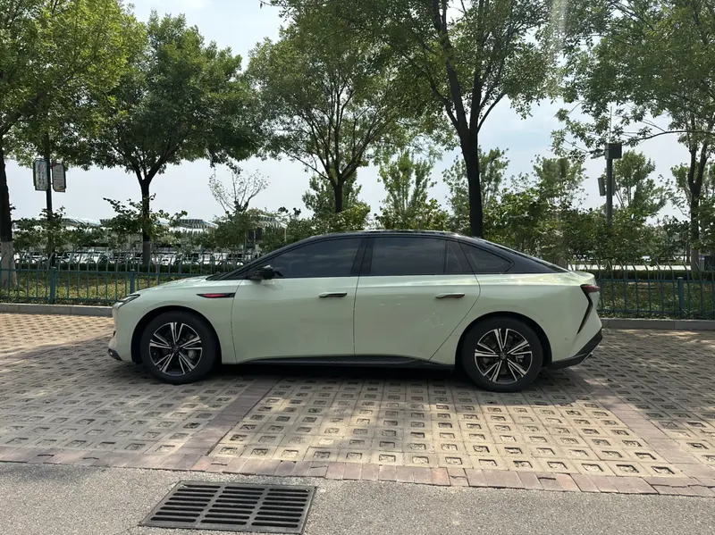 Hongqi EH7 — фото 4