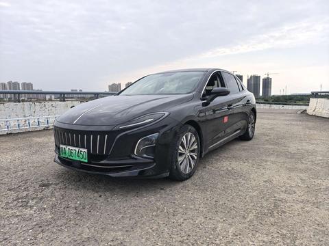 Hongqi E-QM5