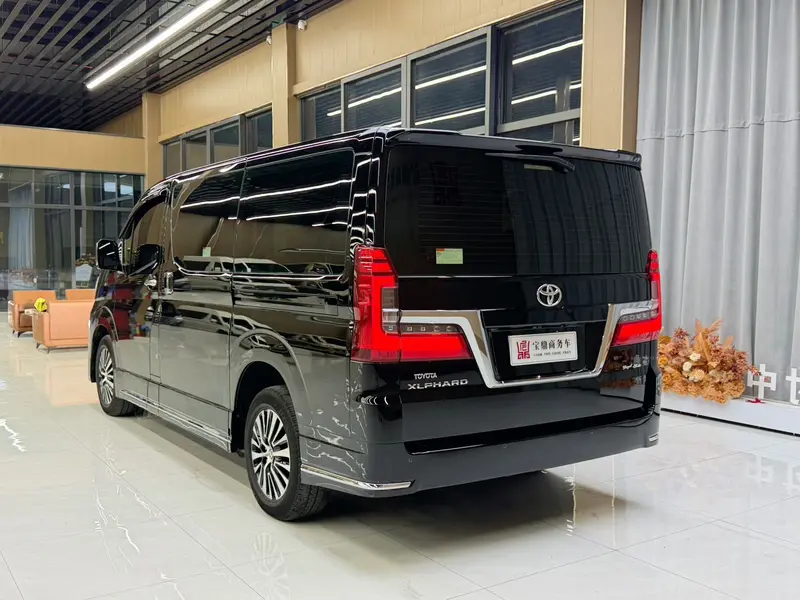 Toyota Granvia — фото 4