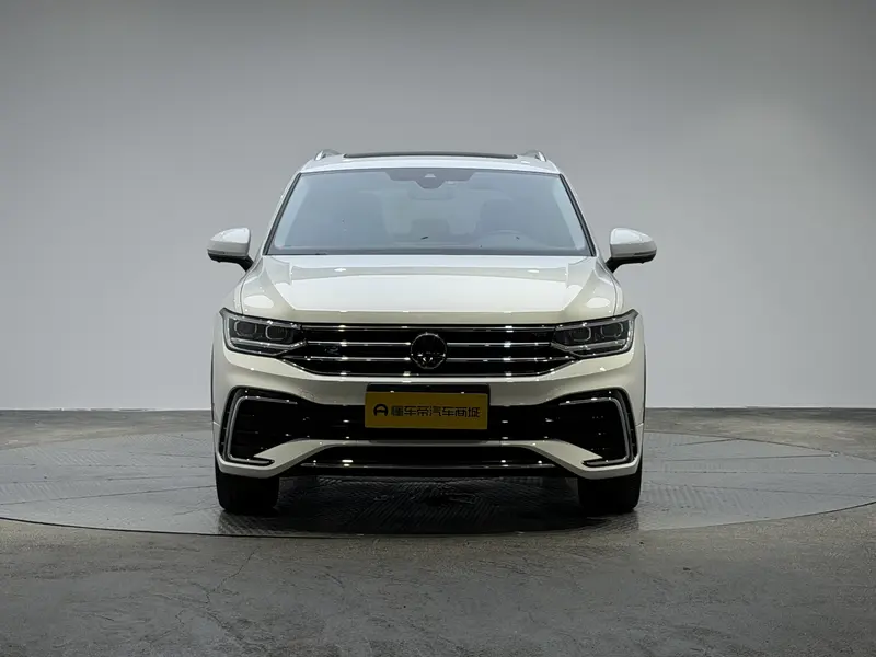 Volkswagen Tiguan L — фото 2