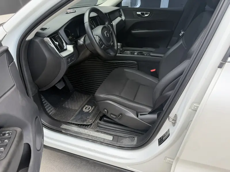 Volvo XC60 T4 — фото 6