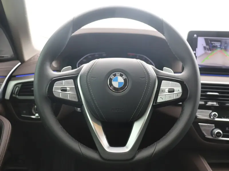 BMW 5 Series — фото 11