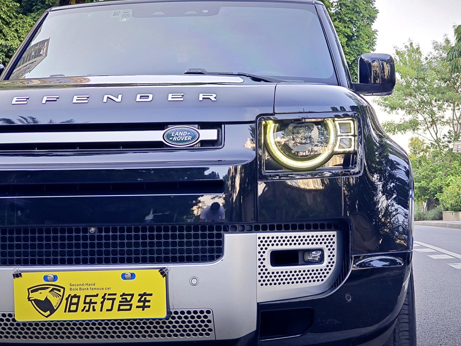 Land Rover Defender: фотография 4 из 32