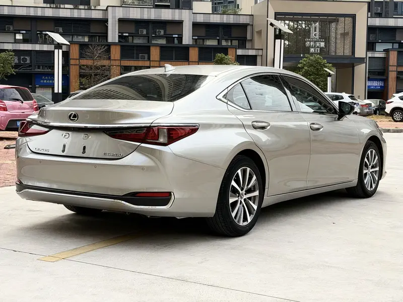 Lexus ES — фото 6