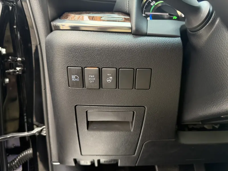 Toyota Alphard — фото 12