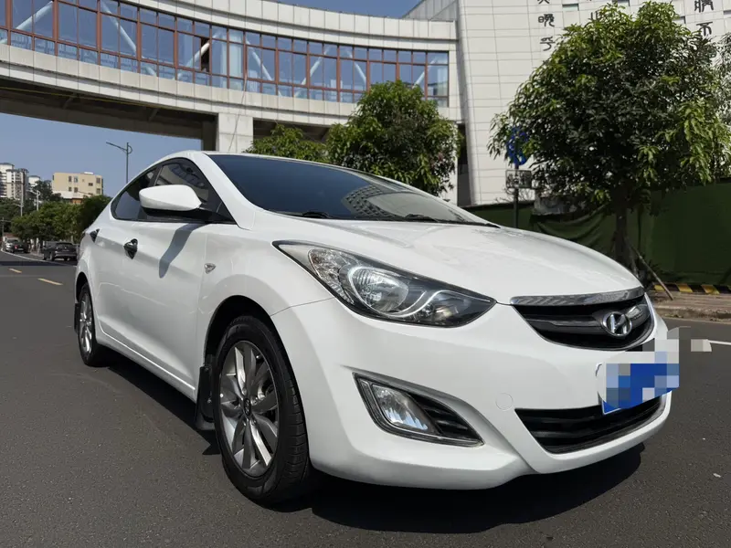 Hyundai Elantra — фото 3