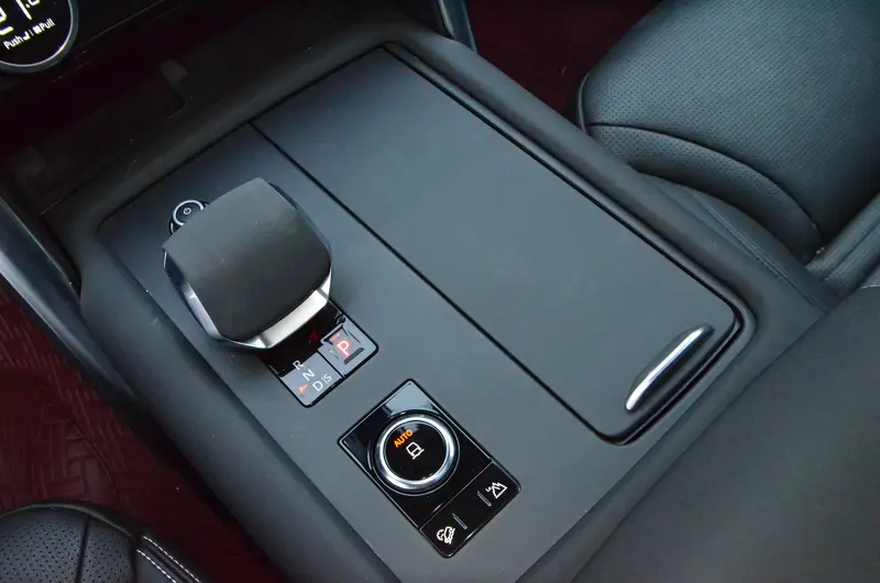 Land Rover Discovery 360 PS R-Dynamic S — фото 9