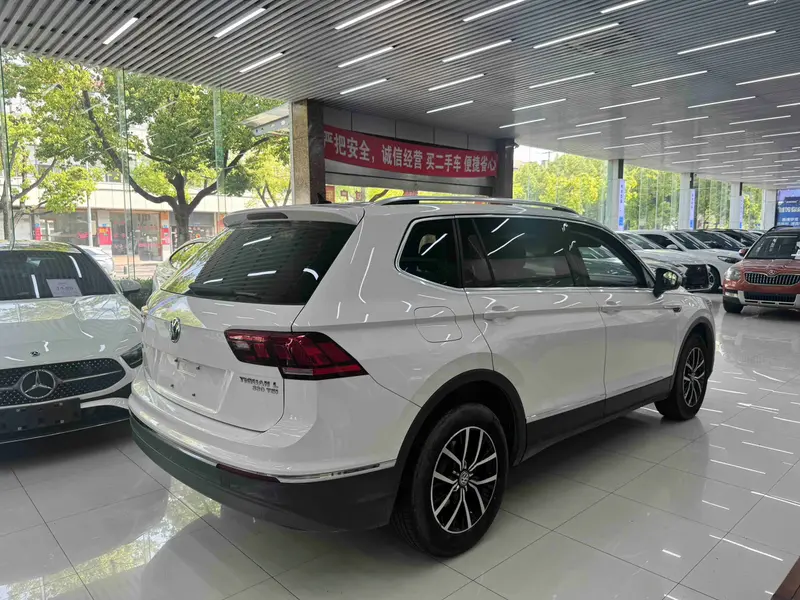 Volkswagen Tiguan L — фото 6